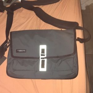 Tumbuk2 Corp. transit briefcase